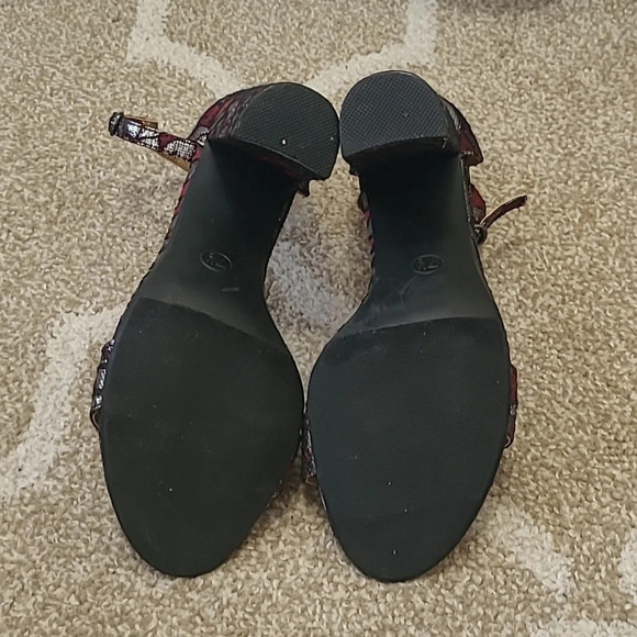 Merona (Target) Burgundy & Gunmetal Strappy Sandal - Size 7 1/2 - Picture 5 of 8